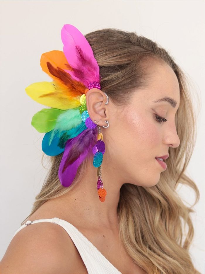 Ear cuff de penas coloridas